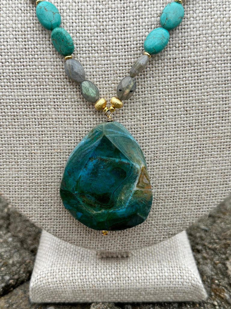 Mixed Magnesite and Labradorite Agate Pendant Necklace