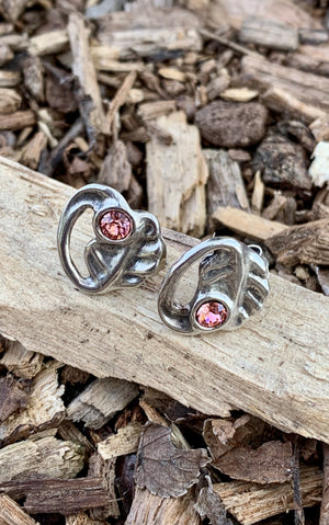 UNODE50 Bezel Set Crystal Hojas Leaves Stud Earrings