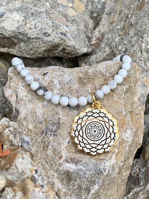 Alex Crown Chakra White Howlite Stretch Beaded Bracelet