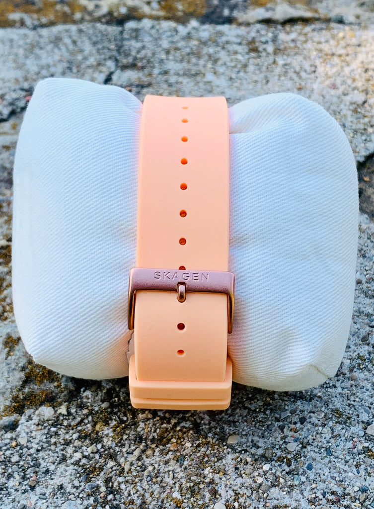 Skagen Aaren Kulor Light Orange/Peach Silicone Strap Quartz Minimalistic Watch