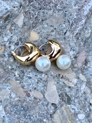 Vince Camuto Metallic Imitation Pearl Huggie Earrings