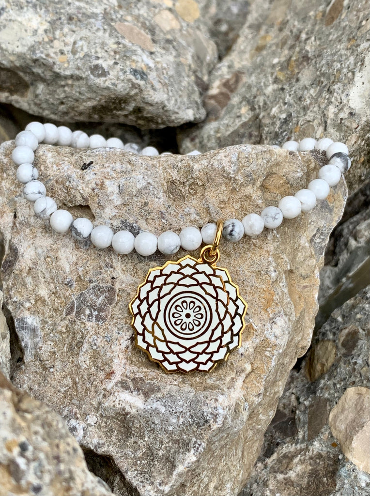 Alex Crown Chakra White Howlite Stretch Beaded Bracelet