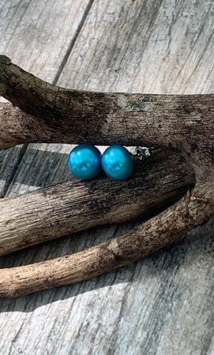 Iris & Lily Freshwater Pearl Stud Earrings