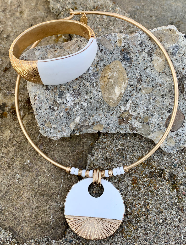 White Patina & Gold Disc Pendant Collar Necklace
