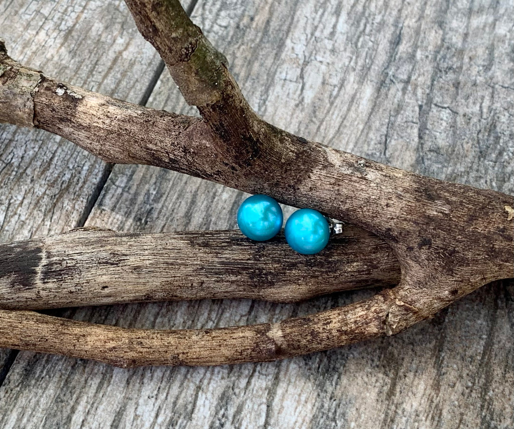 Iris & Lily Freshwater Pearl Stud Earrings