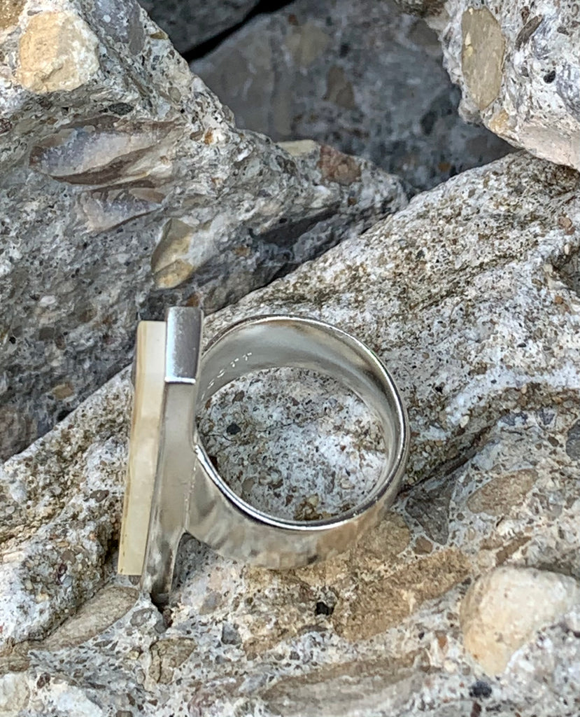 Kendra Scott White Abalone Collins Cocktail Ring