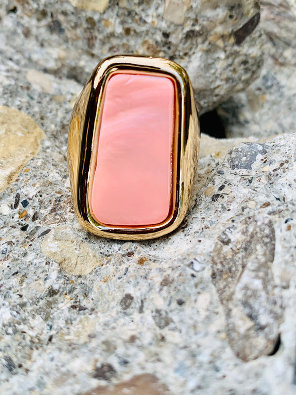 Robert Lee Morris Soho Blush Colored Shell Geometric Cocktail Ring Size 7.5