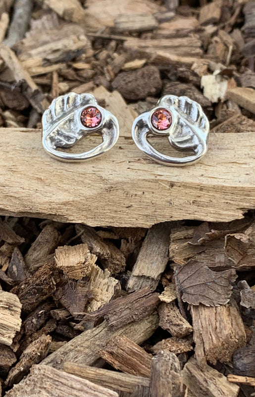 UNODE50 Bezel Set Crystal Hojas Leaves Stud Earrings