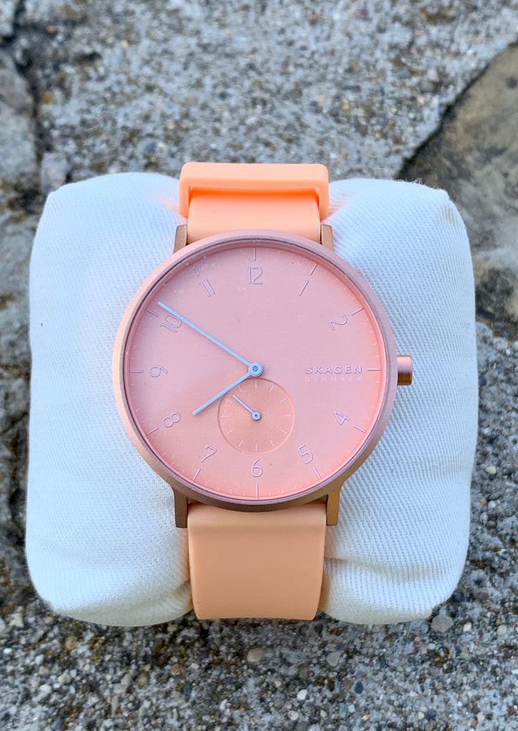 Skagen Aaren Kulor Light Orange/Peach Silicone Strap Quartz Minimalistic Watch